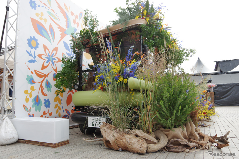 「Local Green Festival '24」に展示されたヤマハのグリーンスローモビリティ《写真撮影 宮崎壮人》