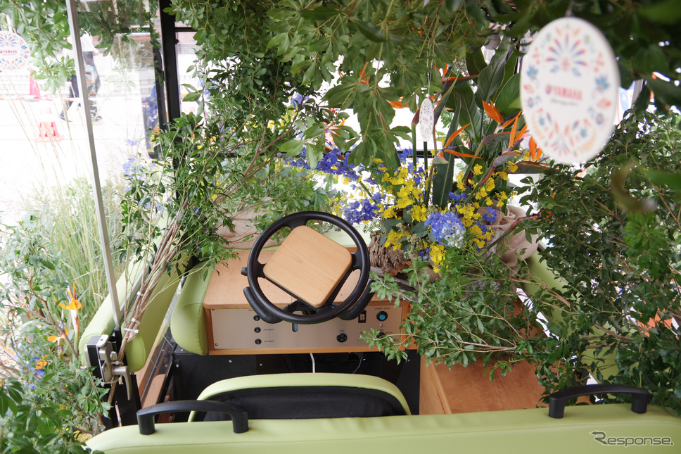「Local Green Festival '24」に展示されたヤマハのグリーンスローモビリティ《写真撮影 宮崎壮人》