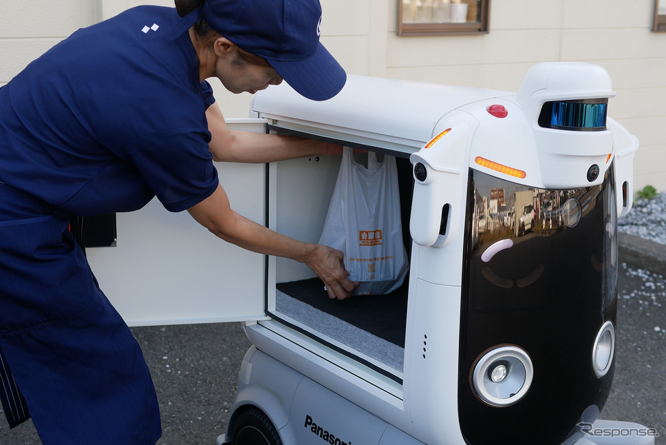 パナソニックの自動搬送ロボットが吉野家でフードデリバリー実証実験《写真提供 パナソニック》