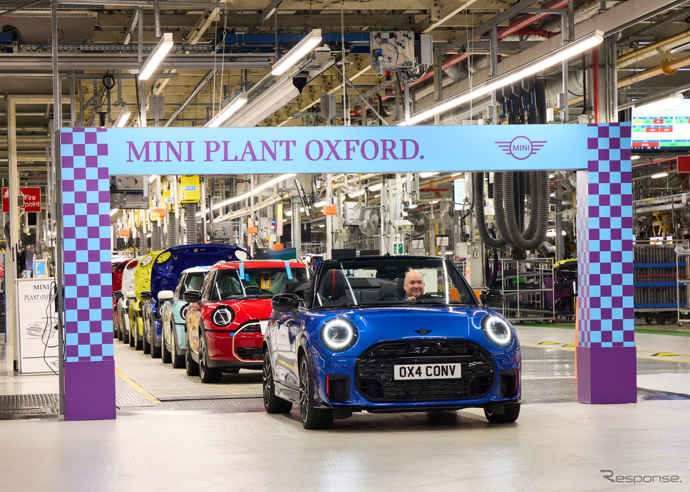 MINI クーパー・コンバーチブル 新型が英国工場で生産開始《photo by MINI》