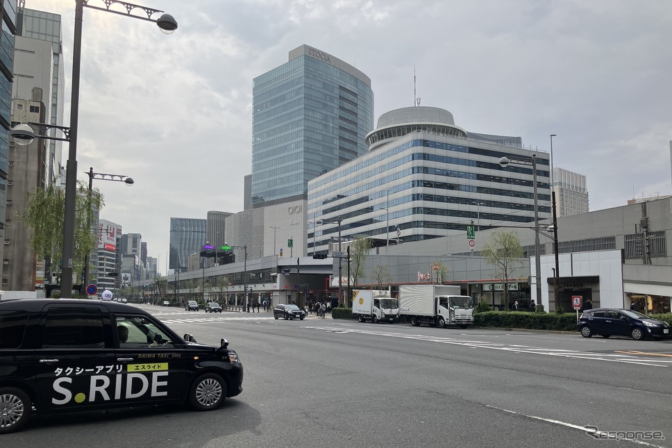 西銀座JCT。右手が八重洲トンネル、左が汐留JCT方面《写真撮影 高木啓》