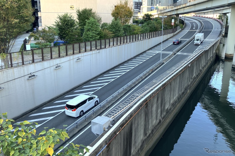 左手前が八重洲トンネル北口、右奥が神田橋JCT《写真撮影 高木啓》