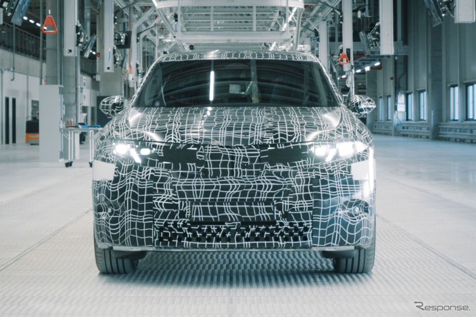 BMWの次世代EV「ノイエ・クラッセ」のSUV版のテスト車両《photo by BMW》
