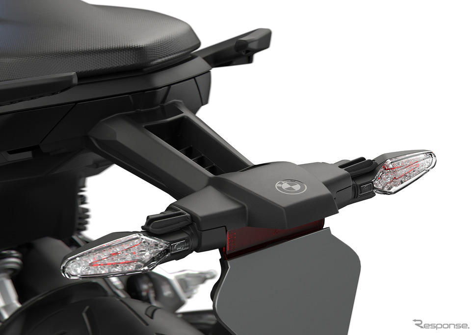 BMW F 900 R 改良新型《photo by BMW》