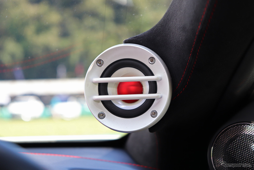 『カーオーディオクラブ』にて製作されたオーディオカー(メルセデス-ベンツ・A180)。Photo by 太田祥三