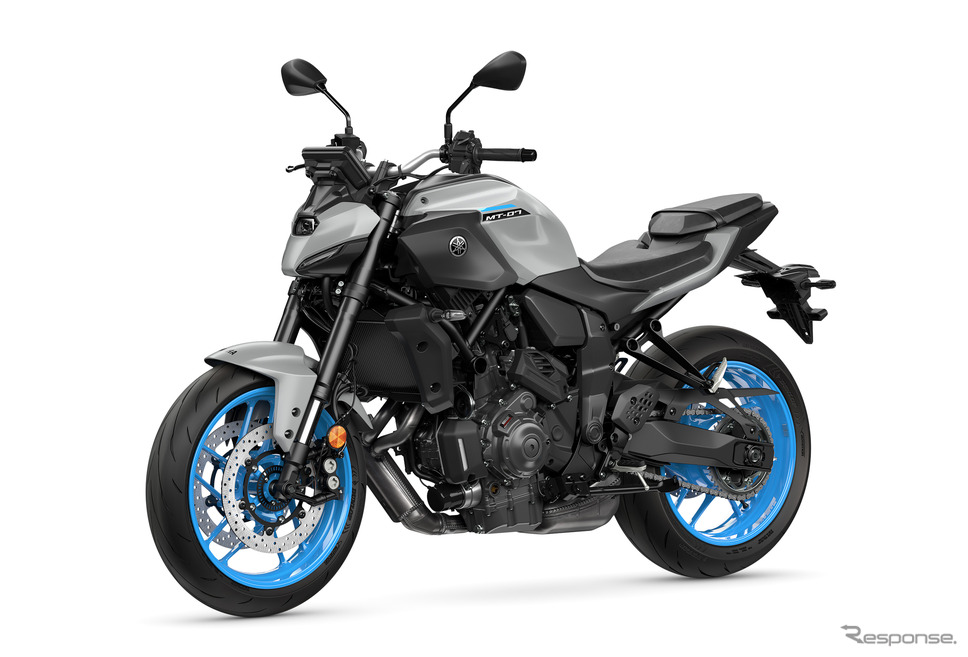 マットライトグレーメタリック4のボディにブルーソリッドのホイールを履く2025年モデルのMT-07《photo by Yamaha Motor》