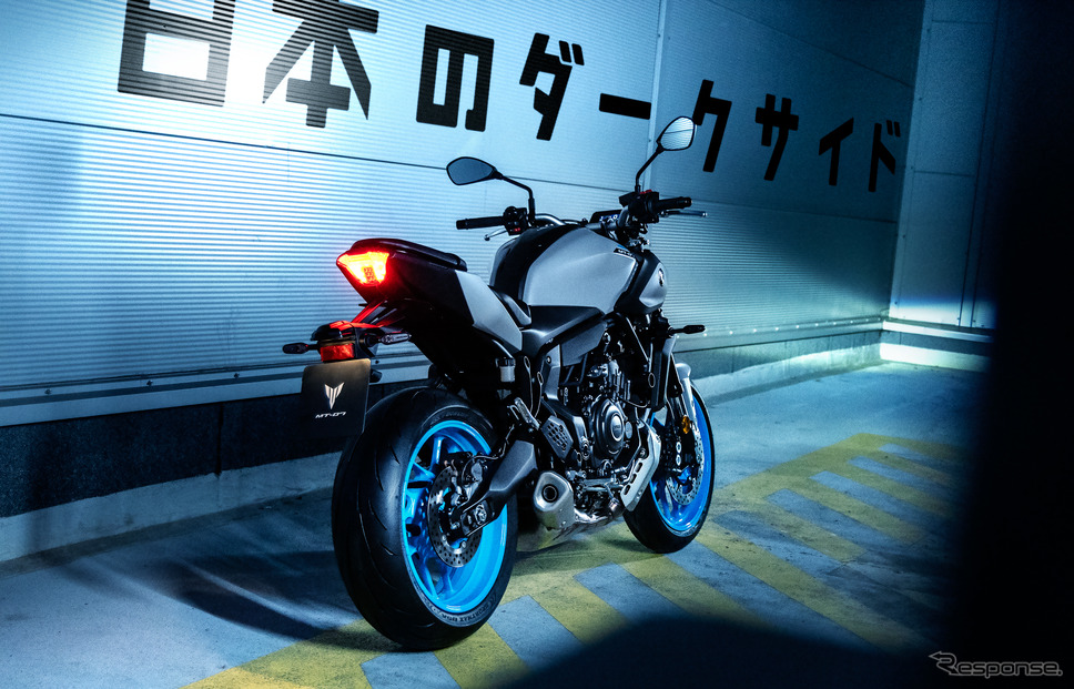 ヤマハ MT-07 Y-AMT 2025年モデル。変わらず『The Dark side of Japan』をテーマに掲げる。《photo by Yamaha Motor》