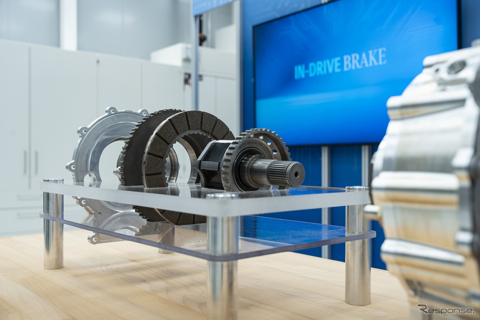 メルセデスベンツが開発を進めるEV向けの「インドライブブレーキ(IN-DRIVE BRAKE)」《photo by Mercedes-Benz》