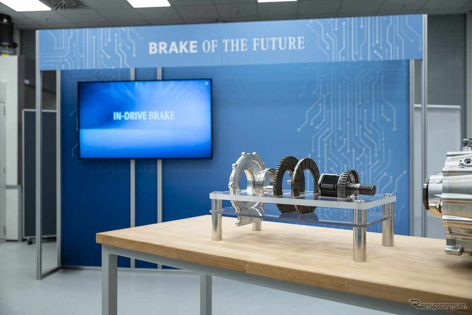 メルセデスベンツが開発を進めるEV向けの「インドライブブレーキ(IN-DRIVE BRAKE)」《photo by Mercedes-Benz》