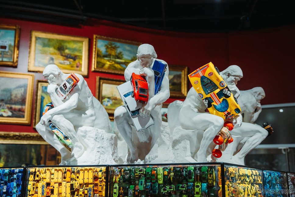 現代アーティストMr Brainwashによる新展示『Cars Are Beautiful: Mr Brainwash @ the Petersen』《photo by Petersen Automotive Museum》