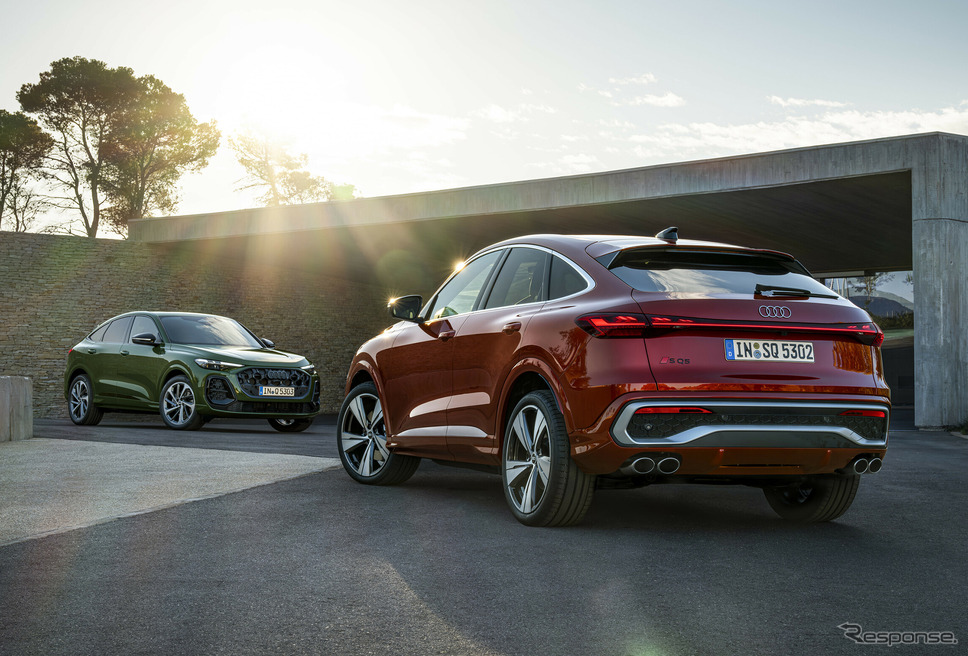 アウディ Q5スポーツバック(左)とSQ5スポーツバック(右)《photo by Audi》