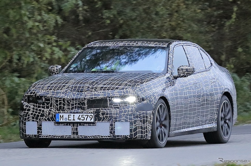 BMW 3シリーズ 次期型のプロトタイプ《APOLLO NEWS SERVICE》
