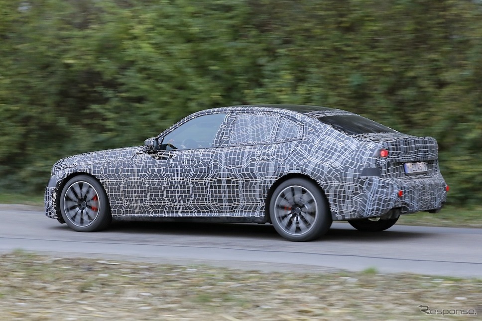 BMW 3シリーズ 次期型のプロトタイプ《APOLLO NEWS SERVICE》