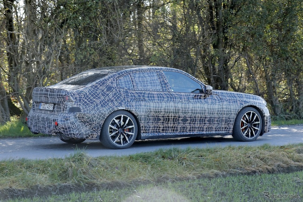BMW 3シリーズ 次期型のプロトタイプ《APOLLO NEWS SERVICE》