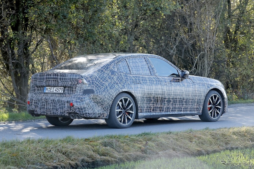 BMW 3シリーズ 次期型のプロトタイプ《APOLLO NEWS SERVICE》