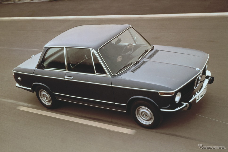 シャークノーズの例：3シリーズの前身、2002《photo by BMW》