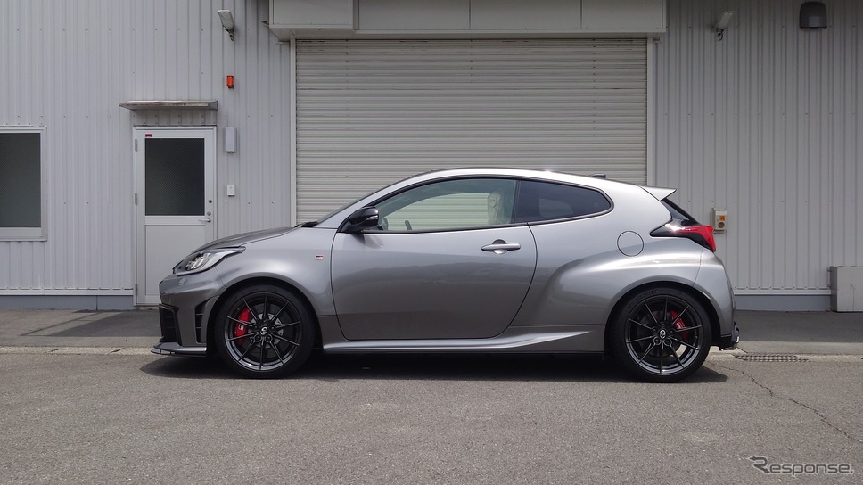 HKSハイパーマックス S GRヤリス装着例《写真提供 HKS》