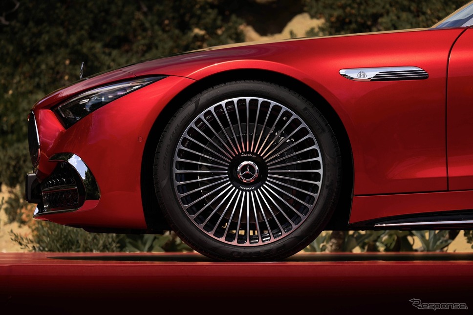 メルセデス・マイバッハSL680モノグラムシリーズ(レッドアンビエンス)《写真提供 メルセデス・ベンツ日本》