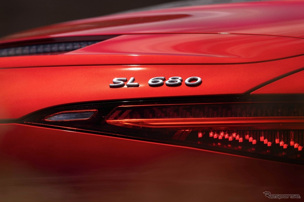 メルセデス・マイバッハSL680モノグラムシリーズ(レッドアンビエンス)《写真提供 メルセデス・ベンツ日本》