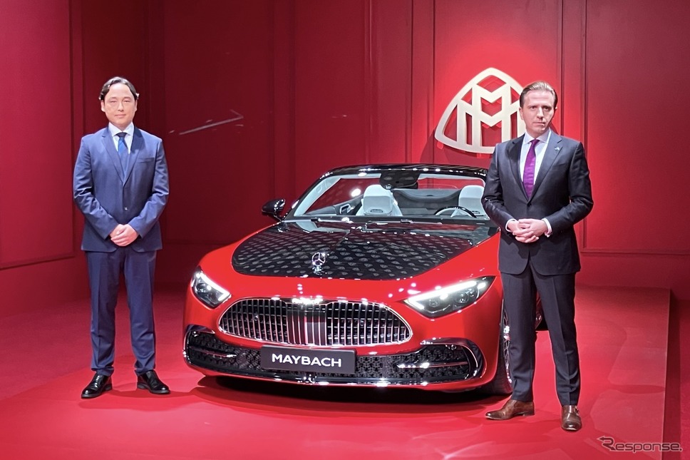 メルセデス・ベンツ日本のゲルティンガー剛社長兼CEOと、メルセデスベンツ・グループ、マイバッハ部門責任者のダニエル・レスコー氏《写真撮影 高木啓》