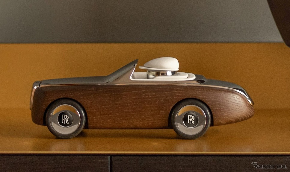 ロールスロイスのミニチュア彫刻「カメオ」《photo by Rolls-Royce Motor Cars》