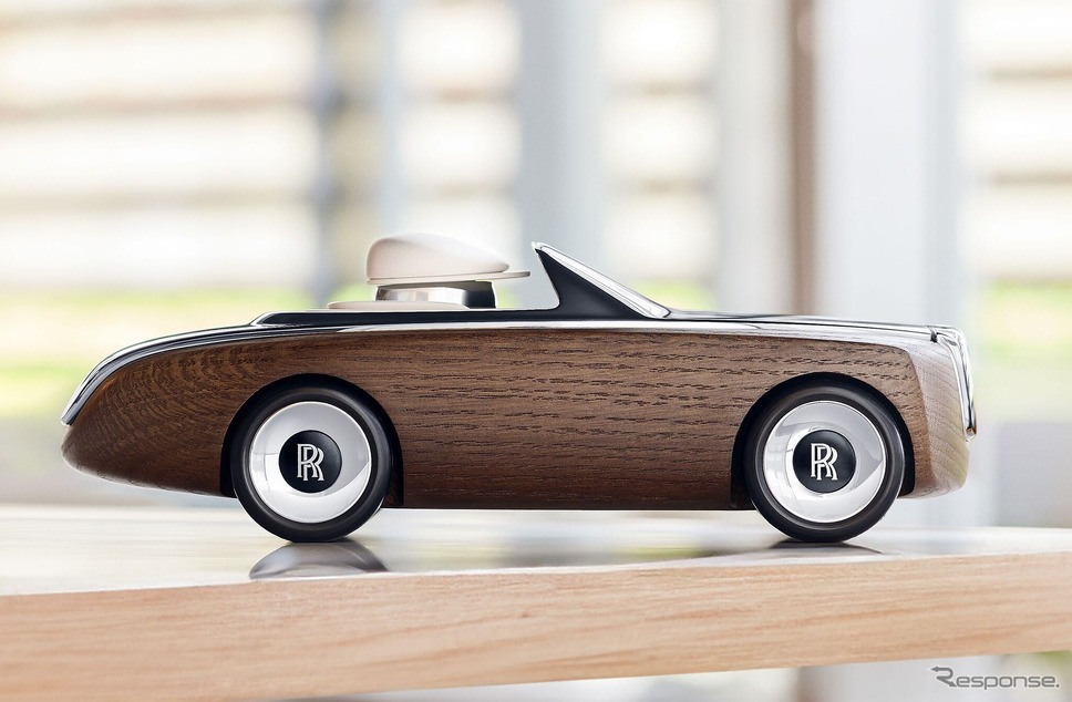 ロールスロイスのミニチュア彫刻「カメオ」《photo by Rolls-Royce Motor Cars》