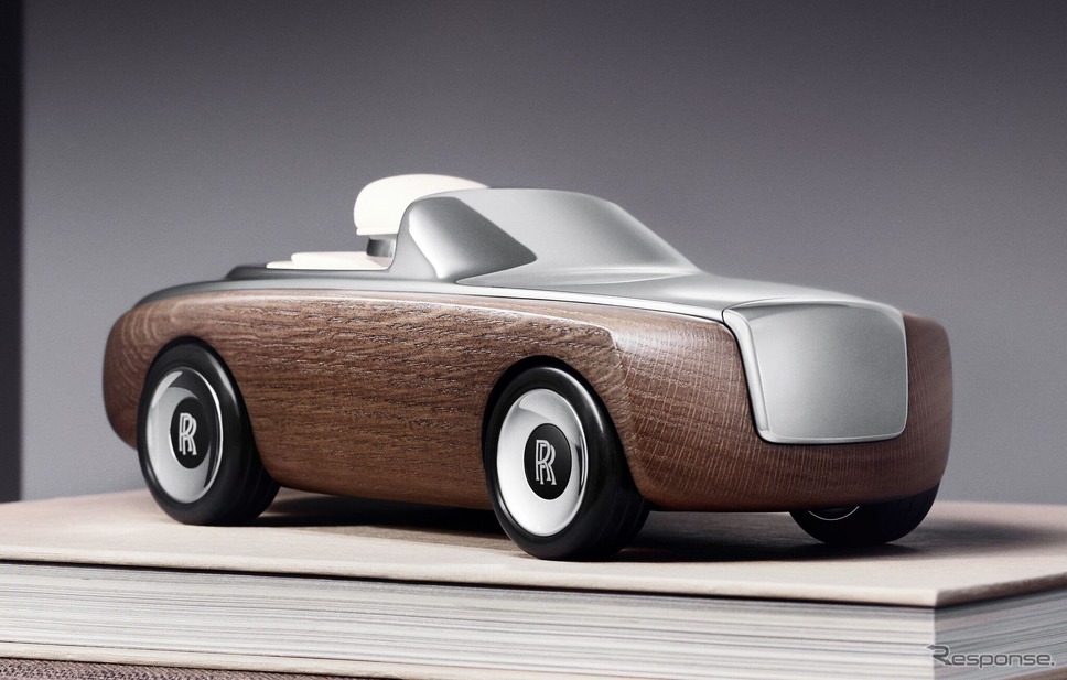 ロールスロイスのミニチュア彫刻「カメオ」《photo by Rolls-Royce Motor Cars》