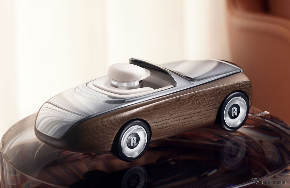 ロールスロイスのミニチュア彫刻「カメオ」《photo by Rolls-Royce Motor Cars》