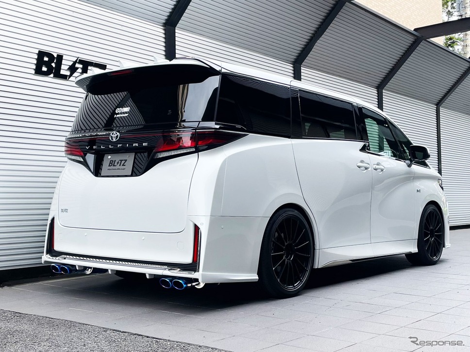 ニュルスペック・カスタムエディションVSR ヴェルファイア装着例(BLITZエアロ装着車)《写真提供 BLITZ》