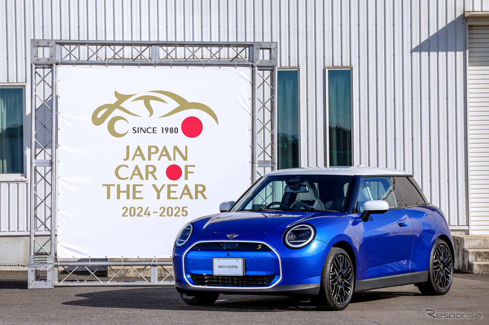 インポート・カー・オブ・ザ・イヤーを受賞したMINI クーパー《写真提供 日本カー・オブ・ザ・イヤー実行委員会》