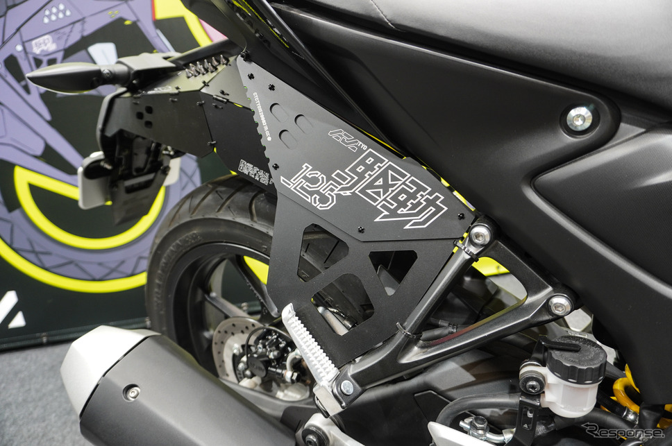 ヤマハ発動機×中央町戦術工芸「装甲弐輪試作機『駆動125』」(東京コミコン2024)《写真撮影 宮崎壮人》