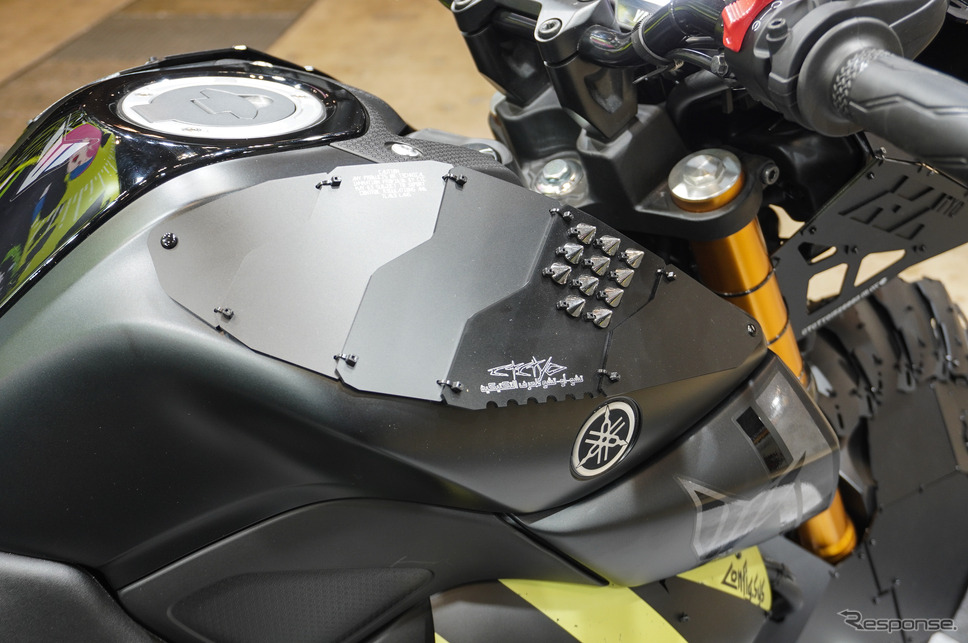 ヤマハ発動機×中央町戦術工芸「装甲弐輪試作機『駆動125』」(東京コミコン2024)《写真撮影 宮崎壮人》
