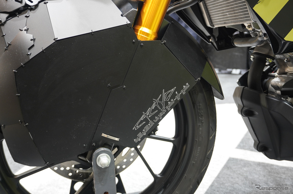 ヤマハ発動機×中央町戦術工芸「装甲弐輪試作機『駆動125』」(東京コミコン2024)《写真撮影 宮崎壮人》