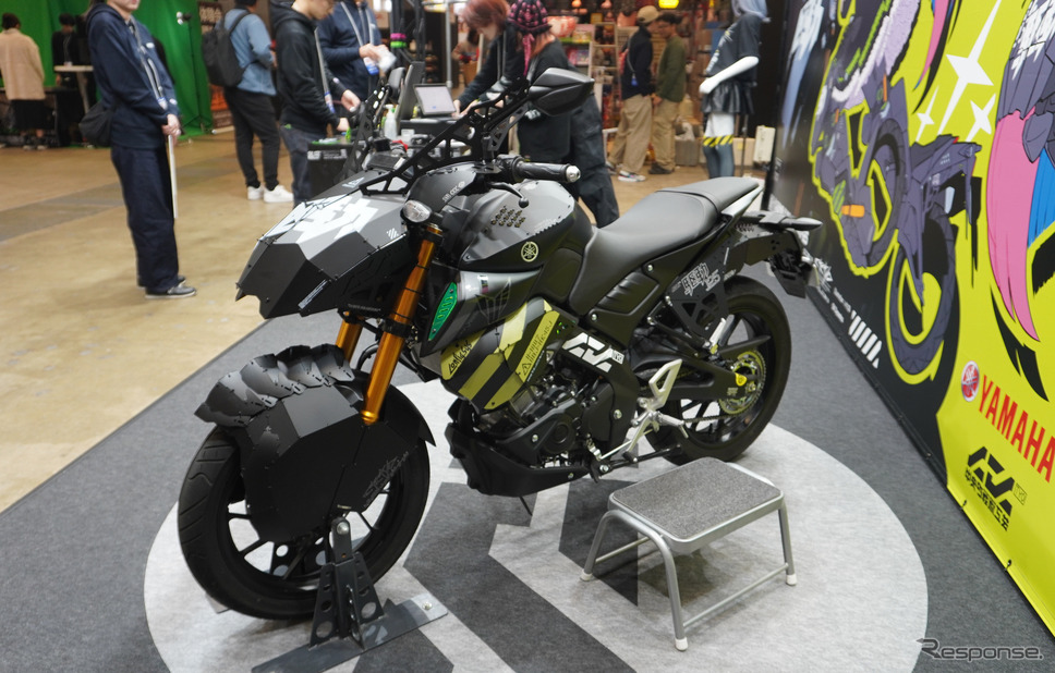 ヤマハ発動機×中央町戦術工芸「装甲弐輪試作機『駆動125』」(東京コミコン2024)《写真撮影 宮崎壮人》