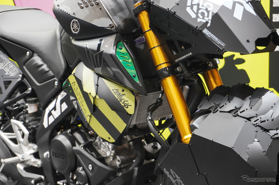 ヤマハ発動機×中央町戦術工芸「装甲弐輪試作機『駆動125』」(東京コミコン2024)《写真撮影 宮崎壮人》