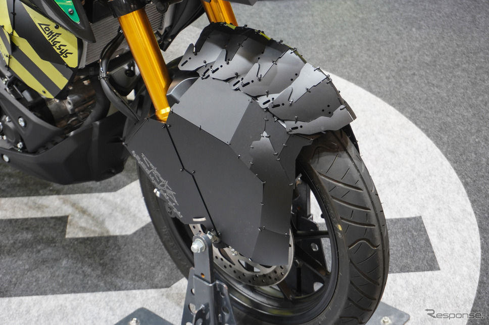 ヤマハ発動機×中央町戦術工芸「装甲弐輪試作機『駆動125』」(東京コミコン2024)《写真撮影 宮崎壮人》