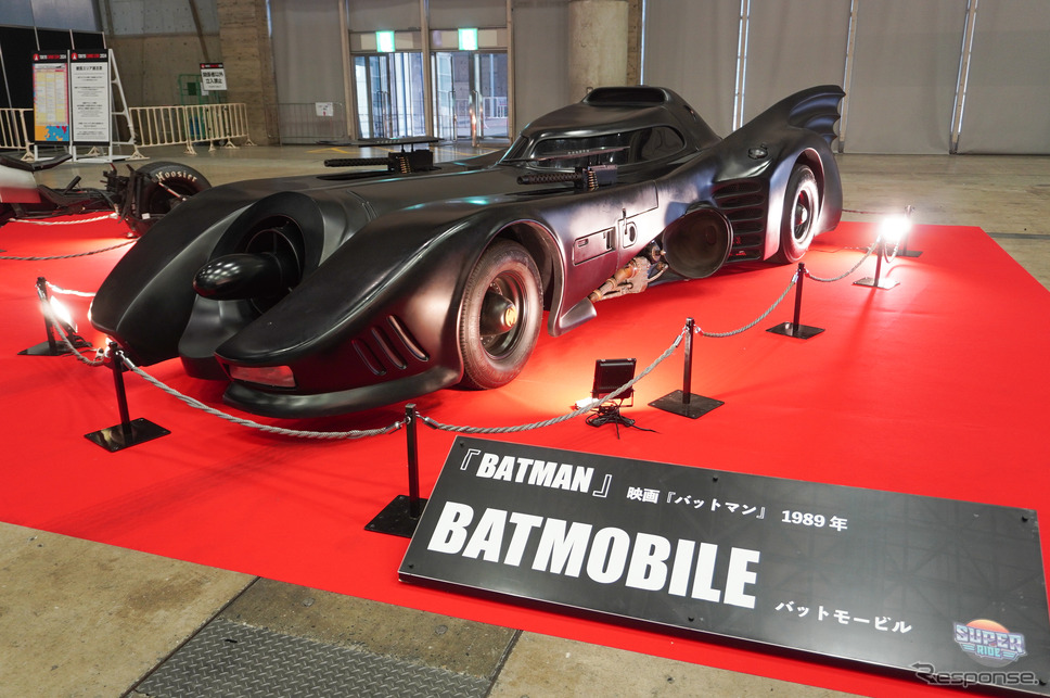 『バットマン』(1989年)のバットモービル(東京コミコン2024)《写真撮影 宮崎壮人》