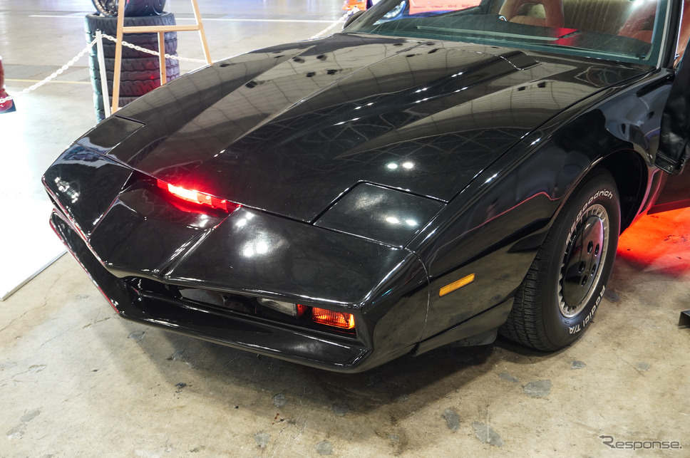 「スーパーライド」コーナーに展示されている『ナイトライダー』ナイト2000(東京コミコン2024)《写真撮影 宮崎壮人》