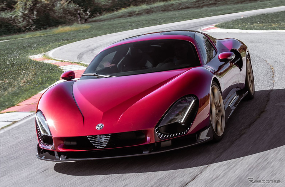 アルファロメオ『33ストラダーレ』のプロトタイプをF1ドライバーのバルテリ・ボッタス選手がテスト《photo by Alfa Romeo》