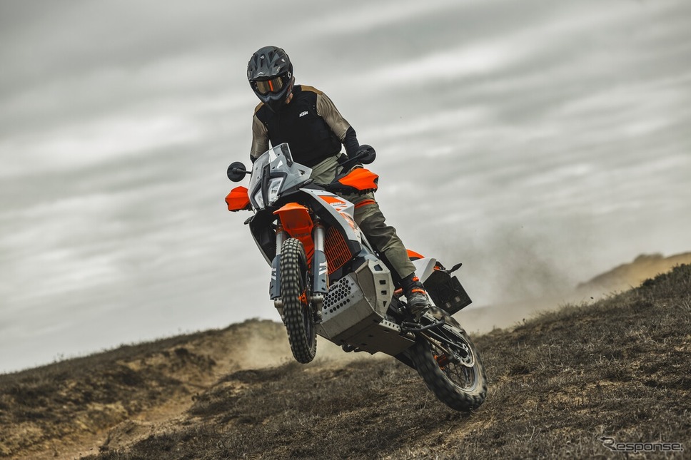 KTM 890 アドベンチャー Rの2025年モデル《photo by KTM》