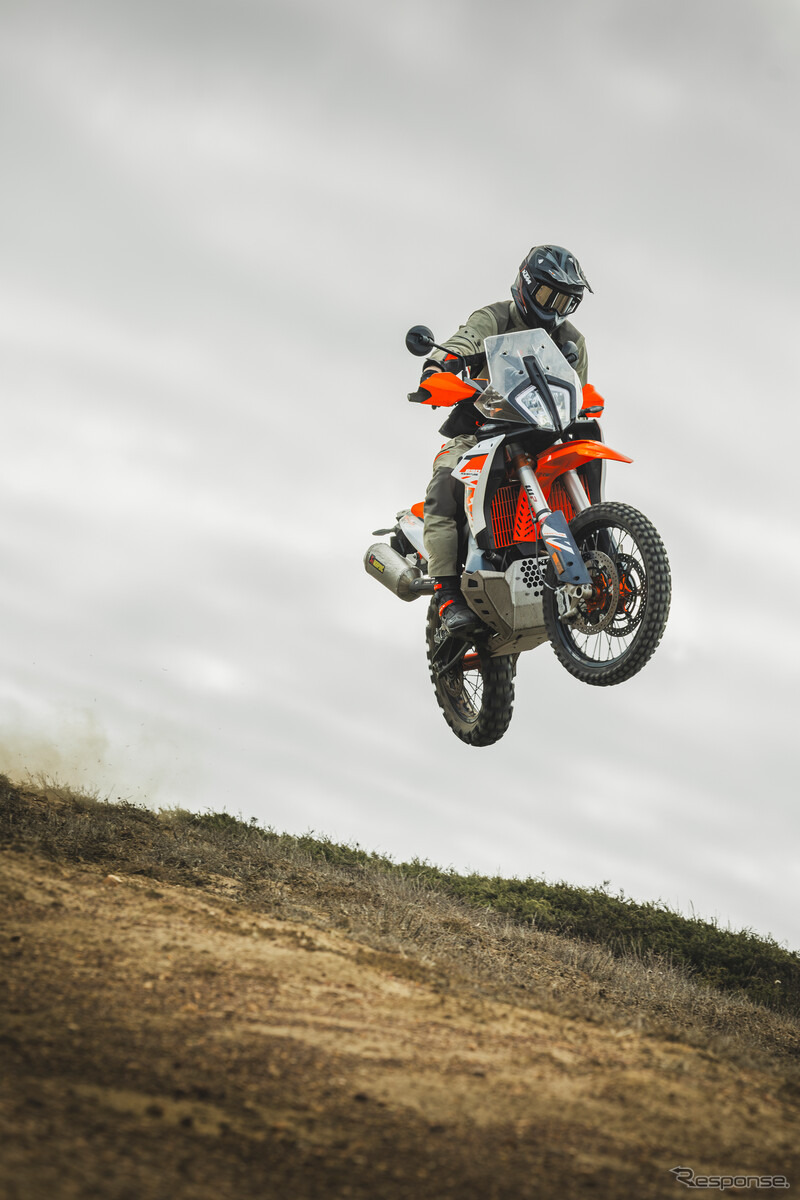 KTM 890 アドベンチャー Rの2025年モデル《photo by KTM》