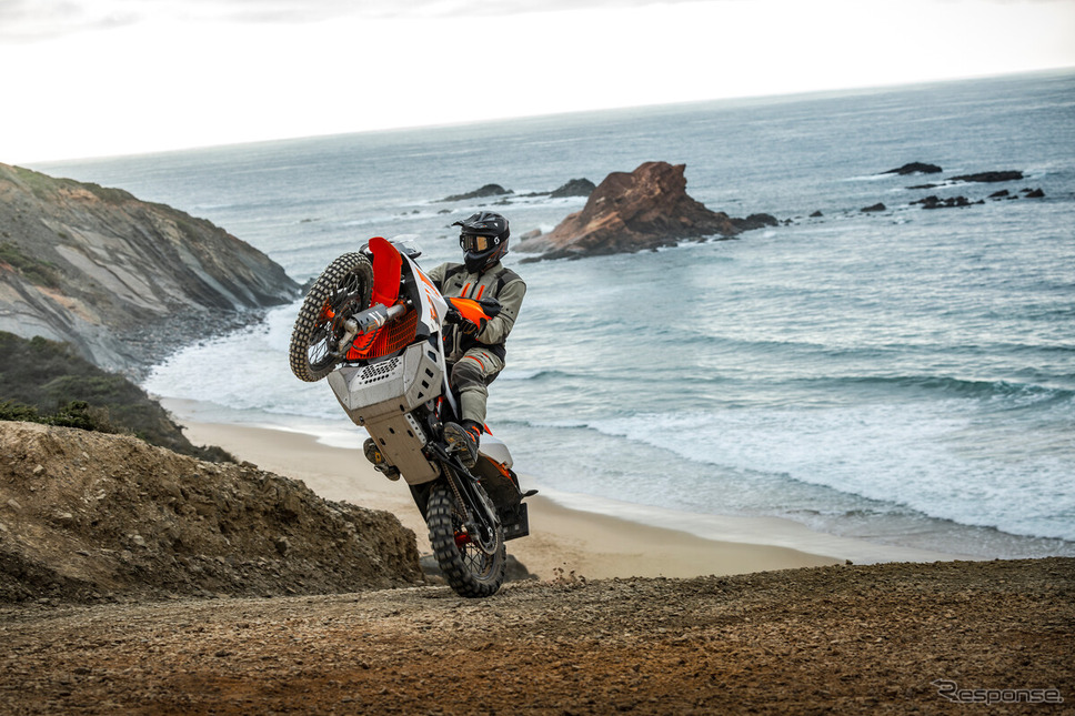 KTM 890 アドベンチャー Rの2025年モデル《photo by KTM》