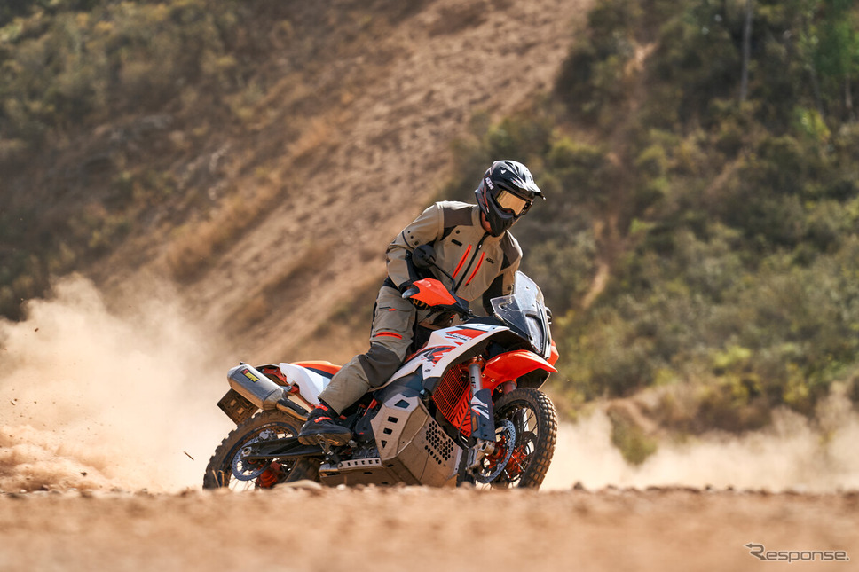 KTM 890 アドベンチャー Rの2025年モデル《photo by KTM》