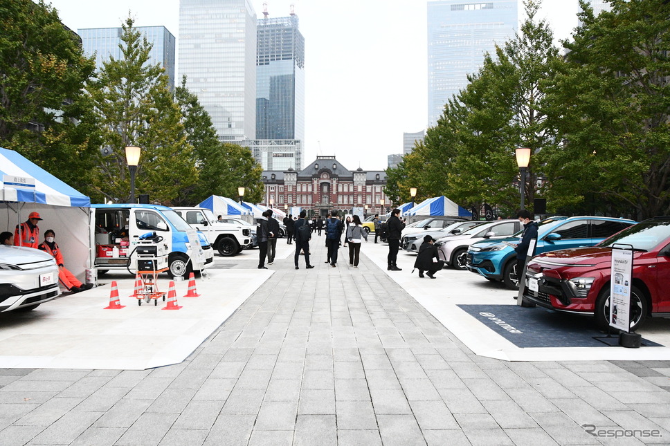 行幸通りの展示風景《写真撮影　諸星陽一》