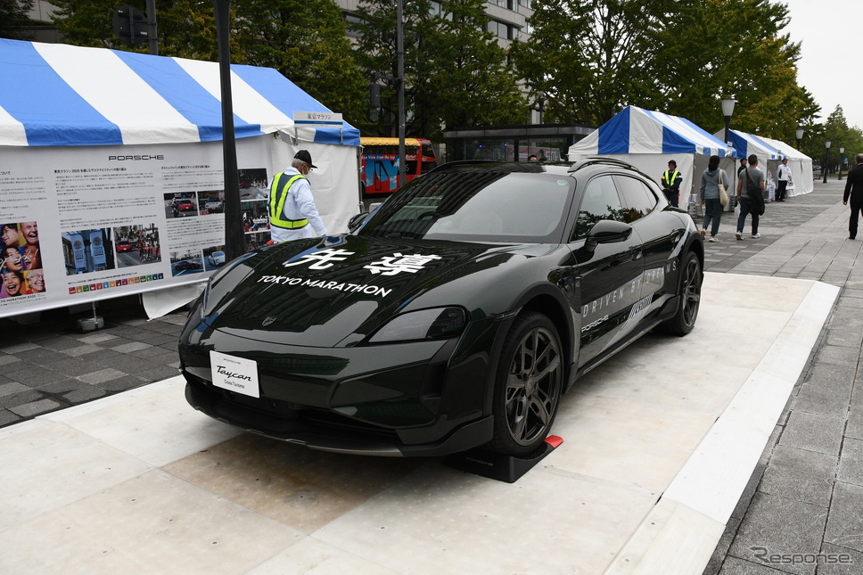 ポルシェ・タイカン（東京マラソン仕様）／（行幸通り会場《写真撮影　諸星陽一》