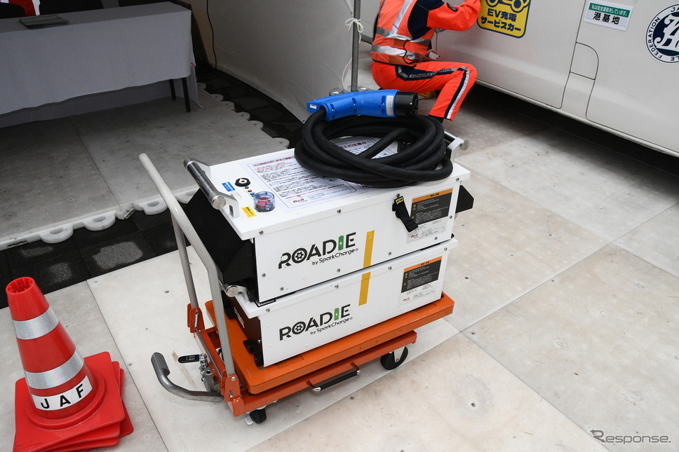 JAFのEV電欠救援車に搭載される急速充電機／（行幸通り会場《写真撮影　諸星陽一》