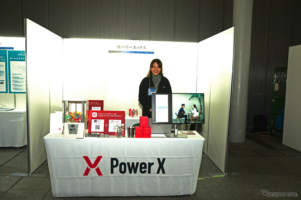 先頃メルセデス・ベンツのディーラーへの設置が発表された充電事業者のパワーＸ／東京ビルTOKIAガレリア会場）《写真撮影　諸星陽一》