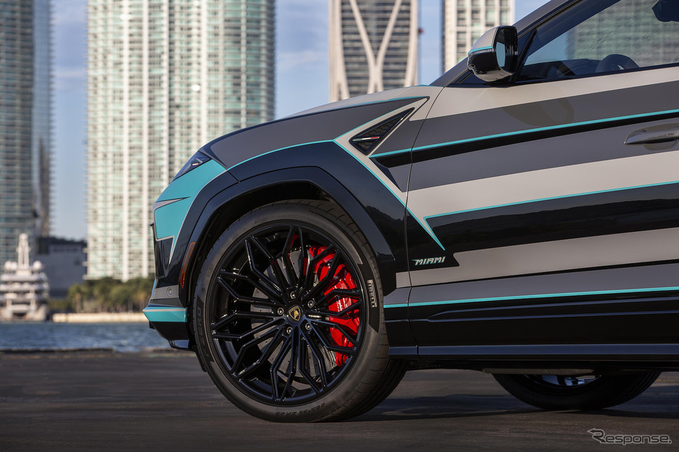 米マイアミ文化に着想を得てカスタマイされたランボルギーニ『ウルスSE』《photo by Lamborghini》