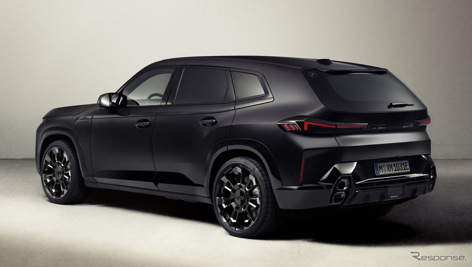 2025 BMW XM by Kith(BMW Individual Frozen Black メタリック)《photo by BMW》