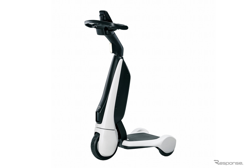 トヨタの立ち乗り型歩行領域BEV「C+walk T」《写真提供 トヨタ自動車》